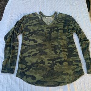 Girls soft long sleeve neck cut out 10/12